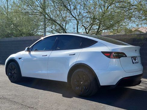 Used 2021 Tesla Model Y Long Range AWD/4WD image 6