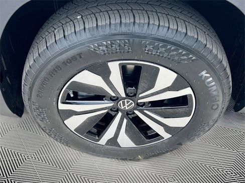 New 2025 Volkswagen Atlas Cross Sport SE image 30