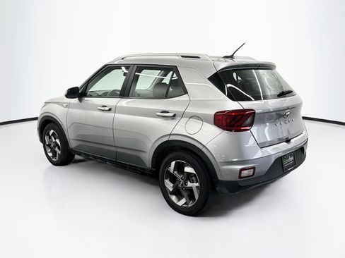 Used 2025 Hyundai Venue SEL FWD image 5
