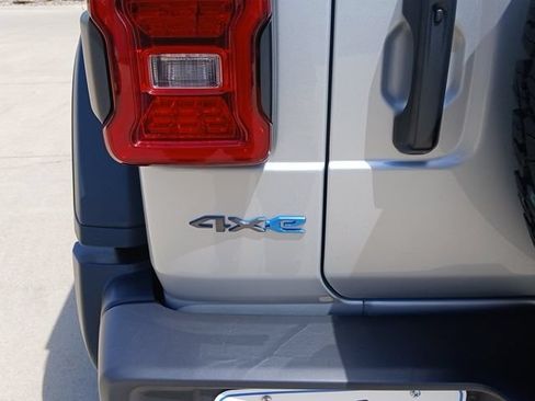Used 2024 Jeep Wrangler Unlimited Rubicon 4xe AWD/4WD image 10