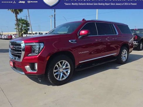 Used 2023 GMC Yukon XL SLT w/ SLT Premium Package RWD image 4