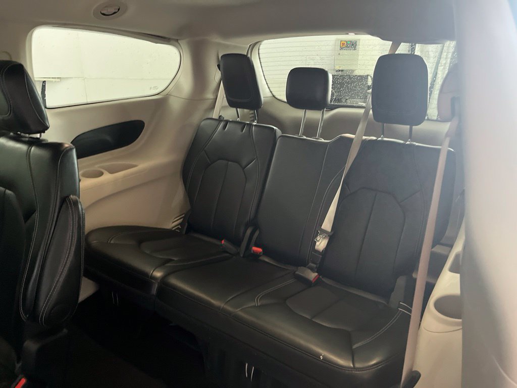 Used 2024 Chrysler Pacifica Touring-L FWD image 20