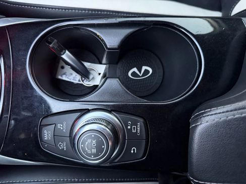 Used 2018 INFINITI QX30 Sport image 22