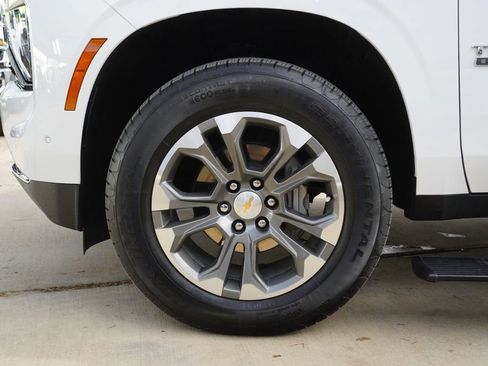 Used 2025 Chevrolet Tahoe LT w/ Comfort Package image 12