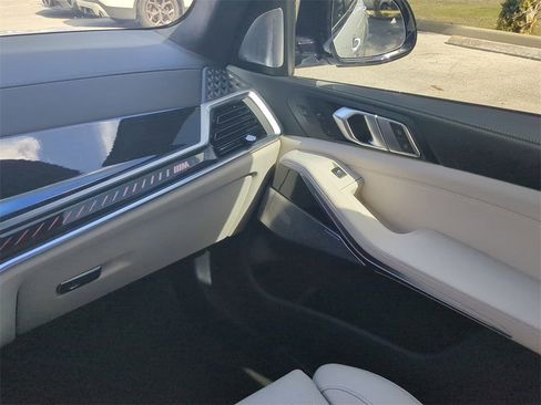 New 2026 BMW X7 M60i image 17