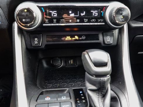 Used 2024 Toyota RAV4 XLE image 31