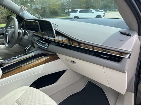 Used 2023 Cadillac Escalade ESV Premium Luxury Platinum RWD image 45