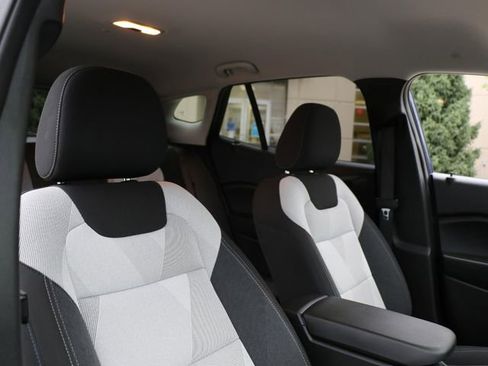 Used 2024 Chevrolet Trax LS w/ LS Convenience Package FWD image 9