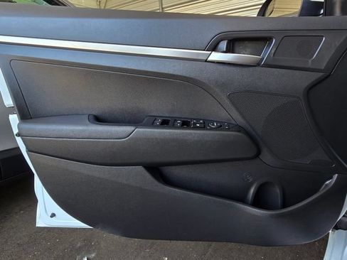 Used 2019 Hyundai Elantra SE w/ Cargo Package FWD image 18