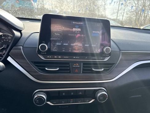 Used 2025 Nissan Altima 2.5 SV image 23