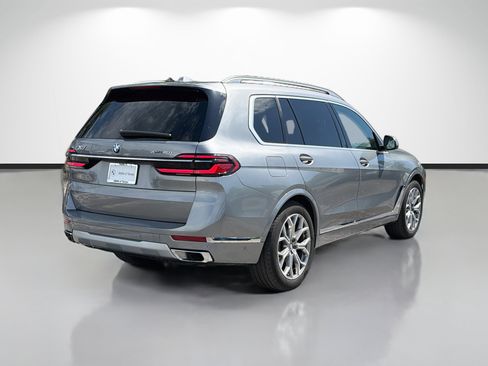 Used 2023 BMW X7 xDrive40i AWD/4WD image 3