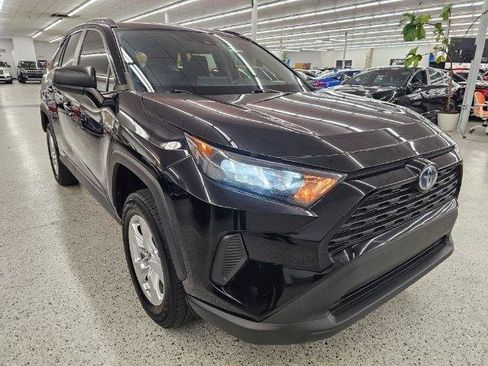 Used 2021 Toyota RAV4 LE AWD/4WD image 4