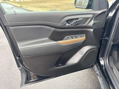 Used 2023 GMC Acadia SLE w/ Driver Convenience Package image 26