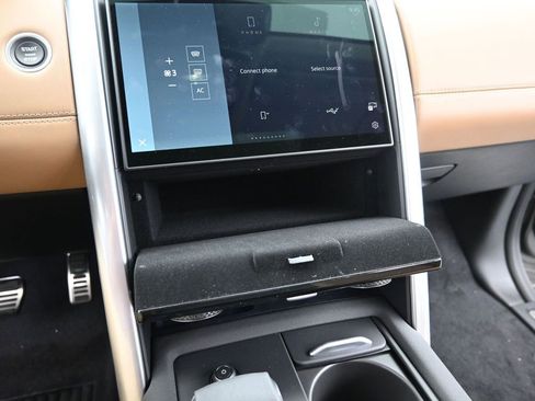 New 2025 Land Rover Discovery Metropolitan Edition AWD/4WD image 27