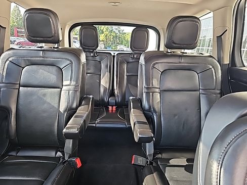 Used 2022 Lincoln Aviator Reserve w/ Elements Package Plus image 9