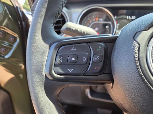 Used 2023 Jeep Gladiator Sport AWD/4WD image 23
