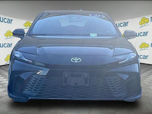 Used 2025 Toyota Camry SE image 2