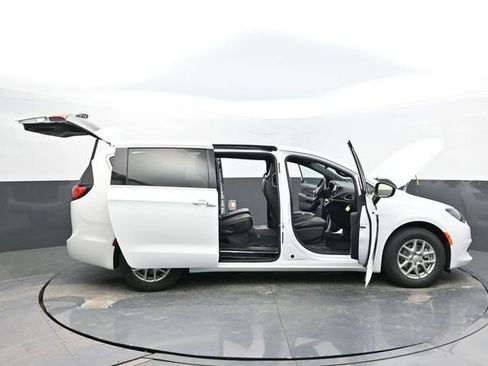 New 2026 Chrysler Voyager LX image 63