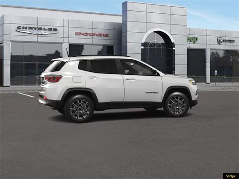 New 2026 Jeep Compass Latitude image 15