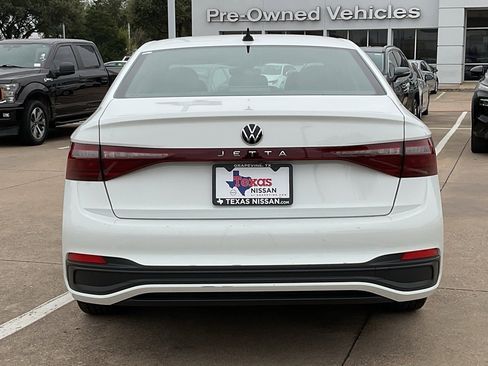 Used 2025 Volkswagen Jetta Sport image 6