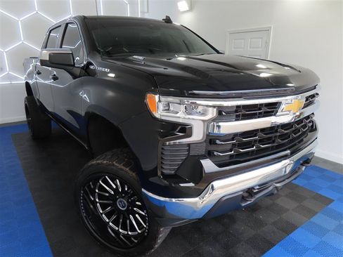 Used 2023 Chevrolet Silverado 1500 LT AWD/4WD image 5