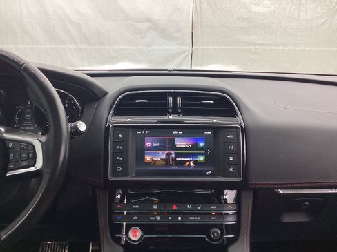 Used 2018 Jaguar F-PACE S image 27