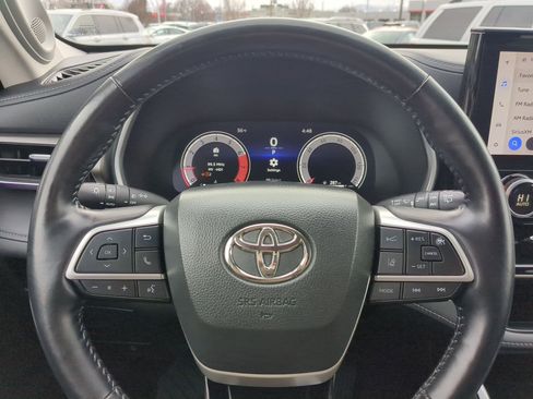 Used 2024 Toyota Highlander Limited AWD/4WD image 20