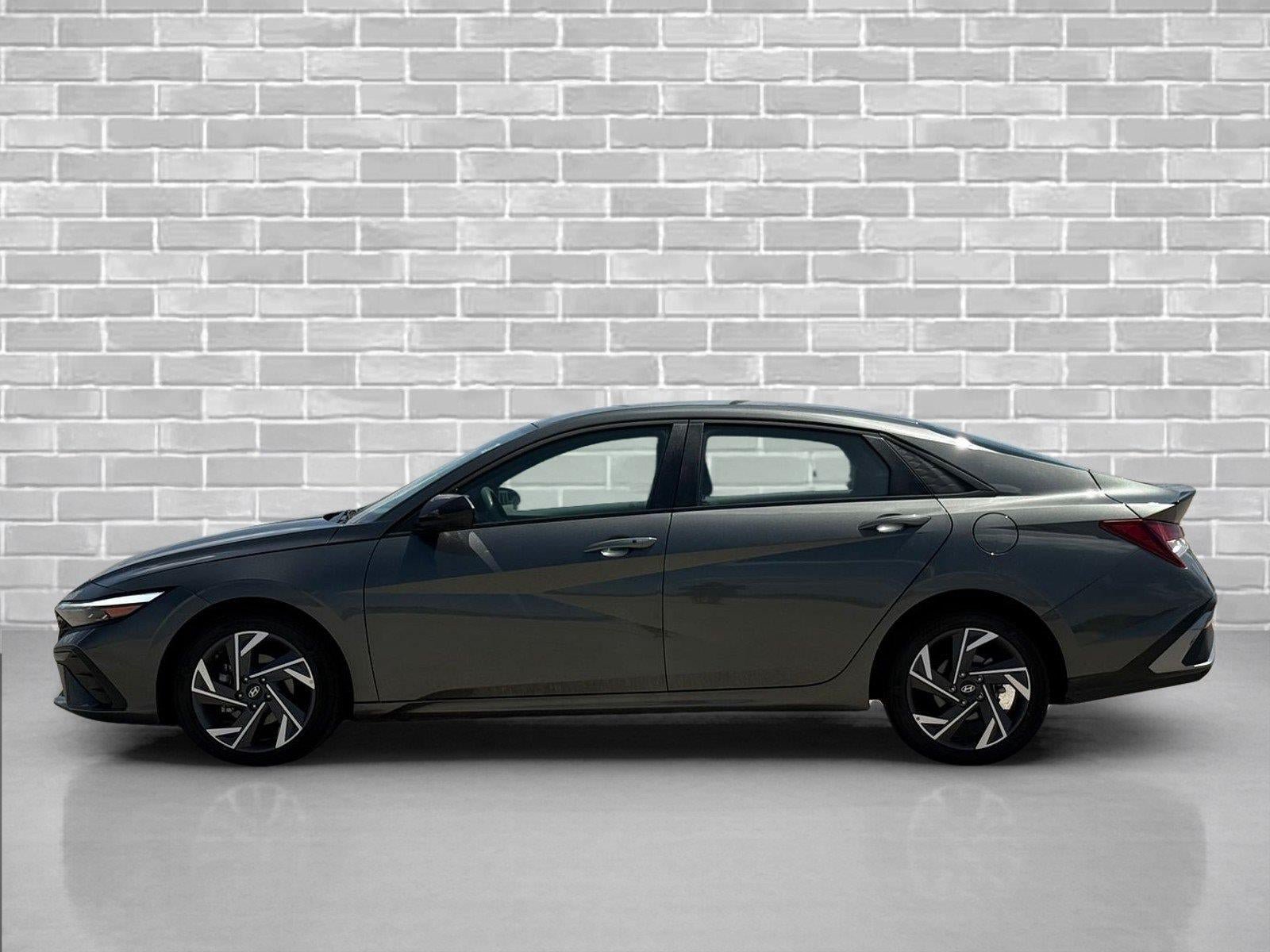 Used 2025 Hyundai Elantra Sport FWD image 8