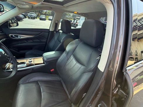 Used 2015 INFINITI Q70 3.7 w/ Deluxe Touring Package AWD/4WD image 15