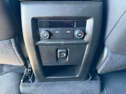 Used 2023 Chevrolet Traverse LT AWD/4WD image 15