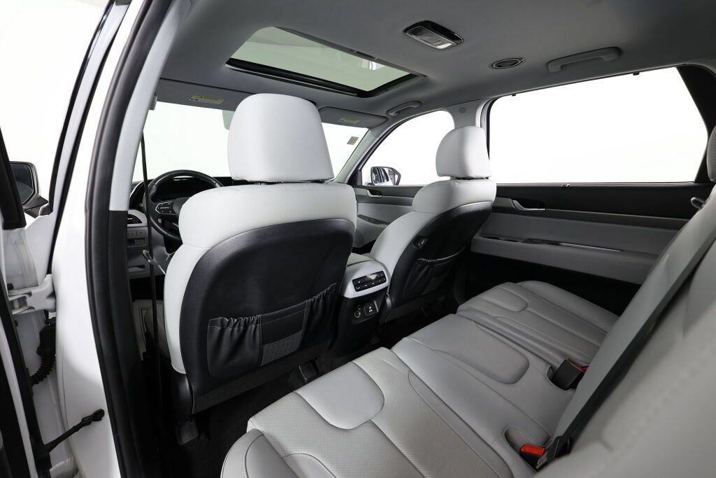 Used 2022 Hyundai Palisade SEL w/ 8P Bench Seat Package AWD/4WD image 14