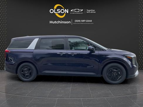 Used 2025 Kia Carnival FWD image 11