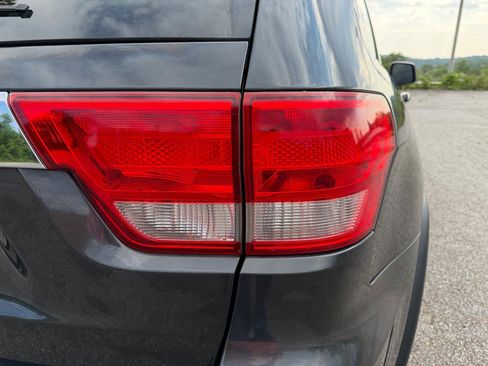 Used 2011 Jeep Grand Cherokee Laredo AWD/4WD image 16