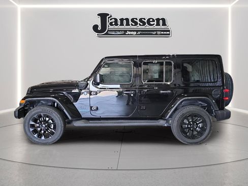 Used 2025 Jeep Wrangler Unlimited Sahara AWD/4WD image 2