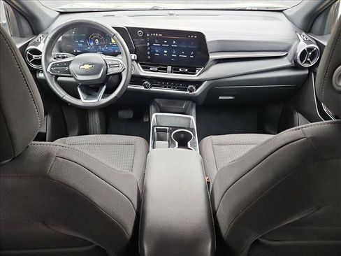 Used 2025 Chevrolet Equinox LT FWD image 18