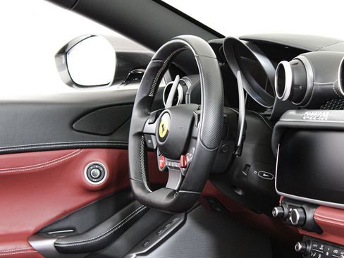 Certified 2022 Ferrari Portofino M RWD image 32