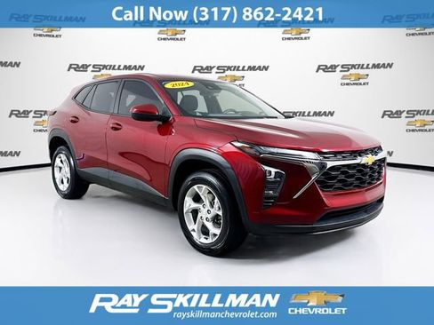 Used 2024 Chevrolet Trax LS w/ LS Convenience Package FWD image 1