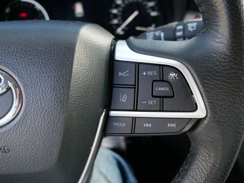 Used 2024 Toyota Sienna XLE image 29