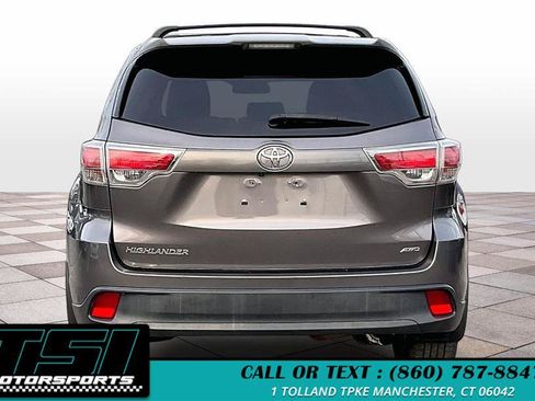 Used 2016 Toyota Highlander LE AWD/4WD image 4