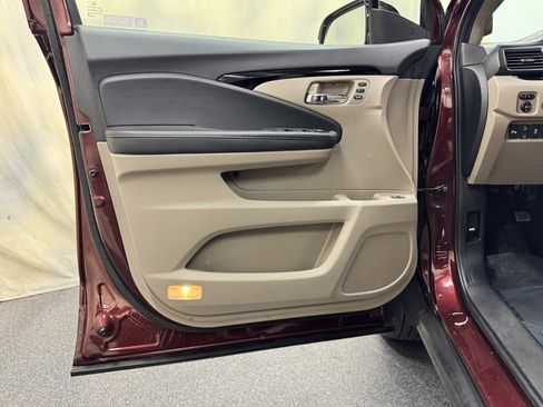 Used 2021 Honda Pilot Touring image 12
