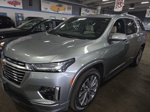 Used 2023 Chevrolet Traverse Premier FWD image 5