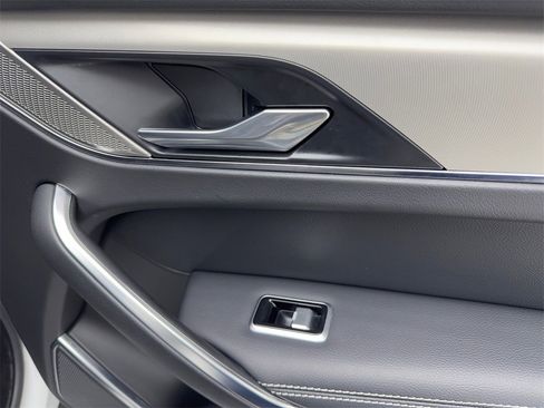 Used 2024 Jaguar F-PACE R-Dynamic S image 42