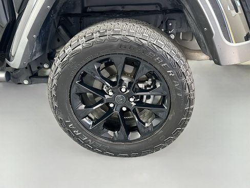 Used 2025 Jeep Gladiator Sport AWD/4WD image 35