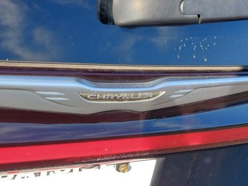 Used 2022 Chrysler Pacifica Touring-L image 36