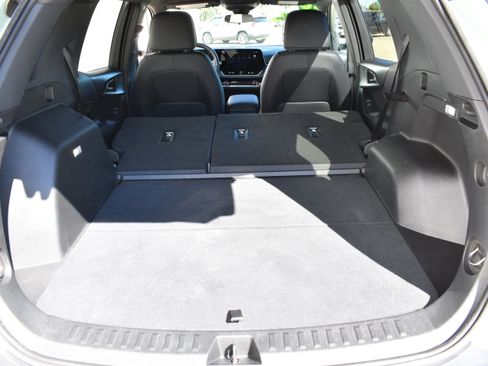 Used 2026 Chevrolet Equinox LT w/ Convenience Package II FWD image 9