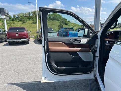Used 2023 Lincoln Navigator Reserve AWD/4WD image 38