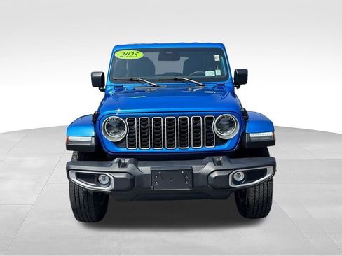 Used 2025 Jeep Wrangler Unlimited Sahara AWD/4WD image 2