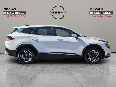 Used 2023 Kia Sportage LX FWD image 4
