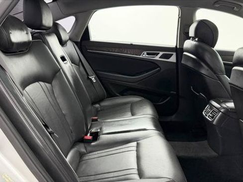 Used 2015 Hyundai Genesis 5.0 RWD image 18