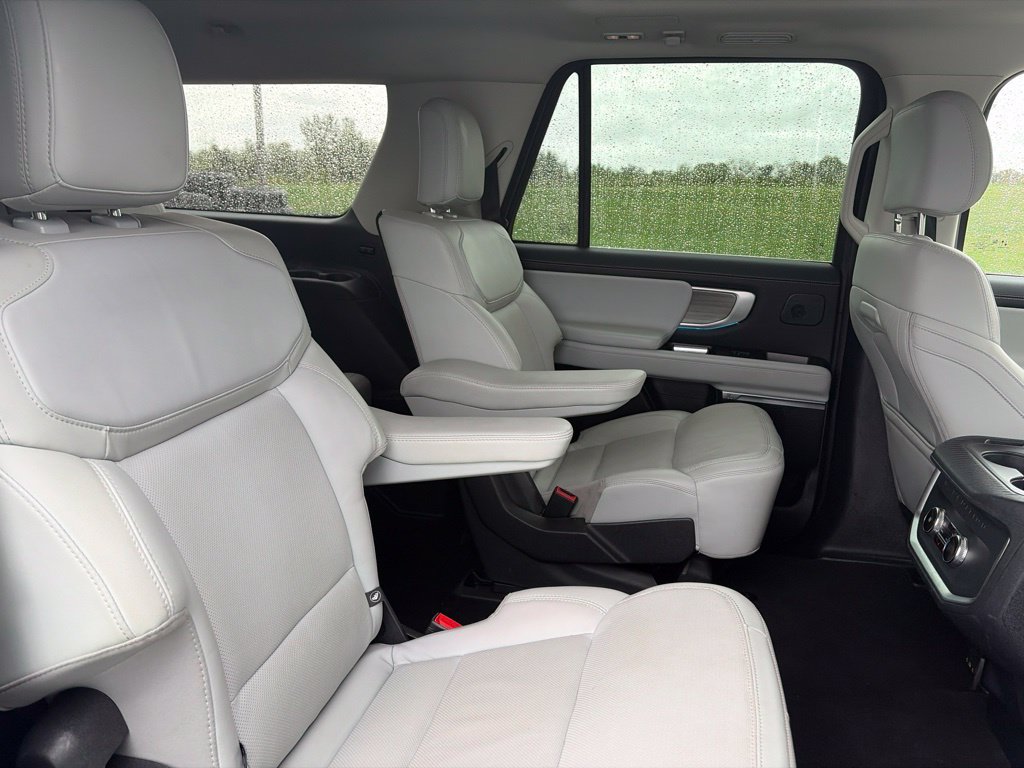 Used 2025 Ford Expedition Max Platinum w/ Driver's Package AWD/4WD image 8